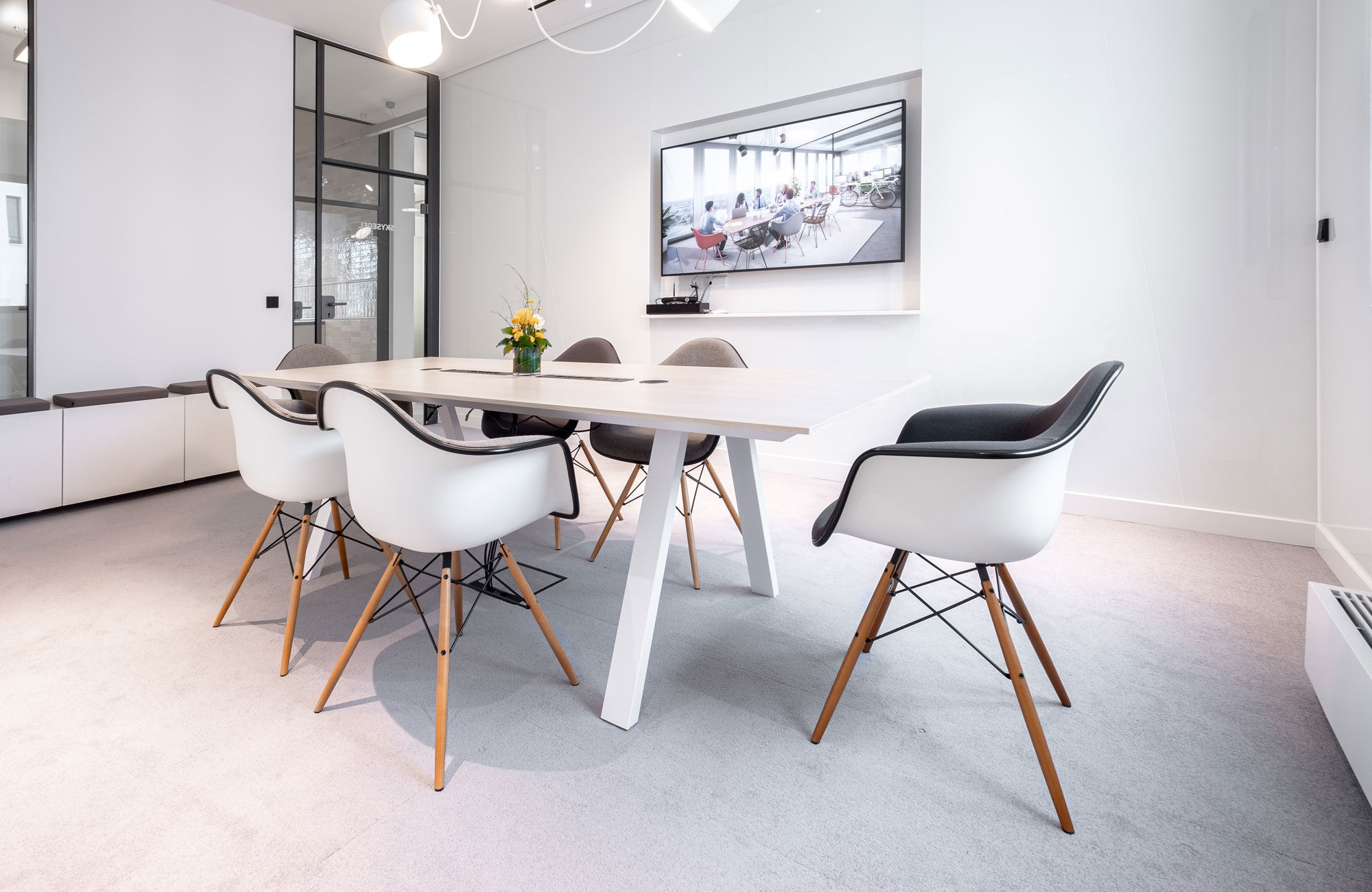 Showroom_Eroeffnung_Innenarchitektur-(1-von-13)